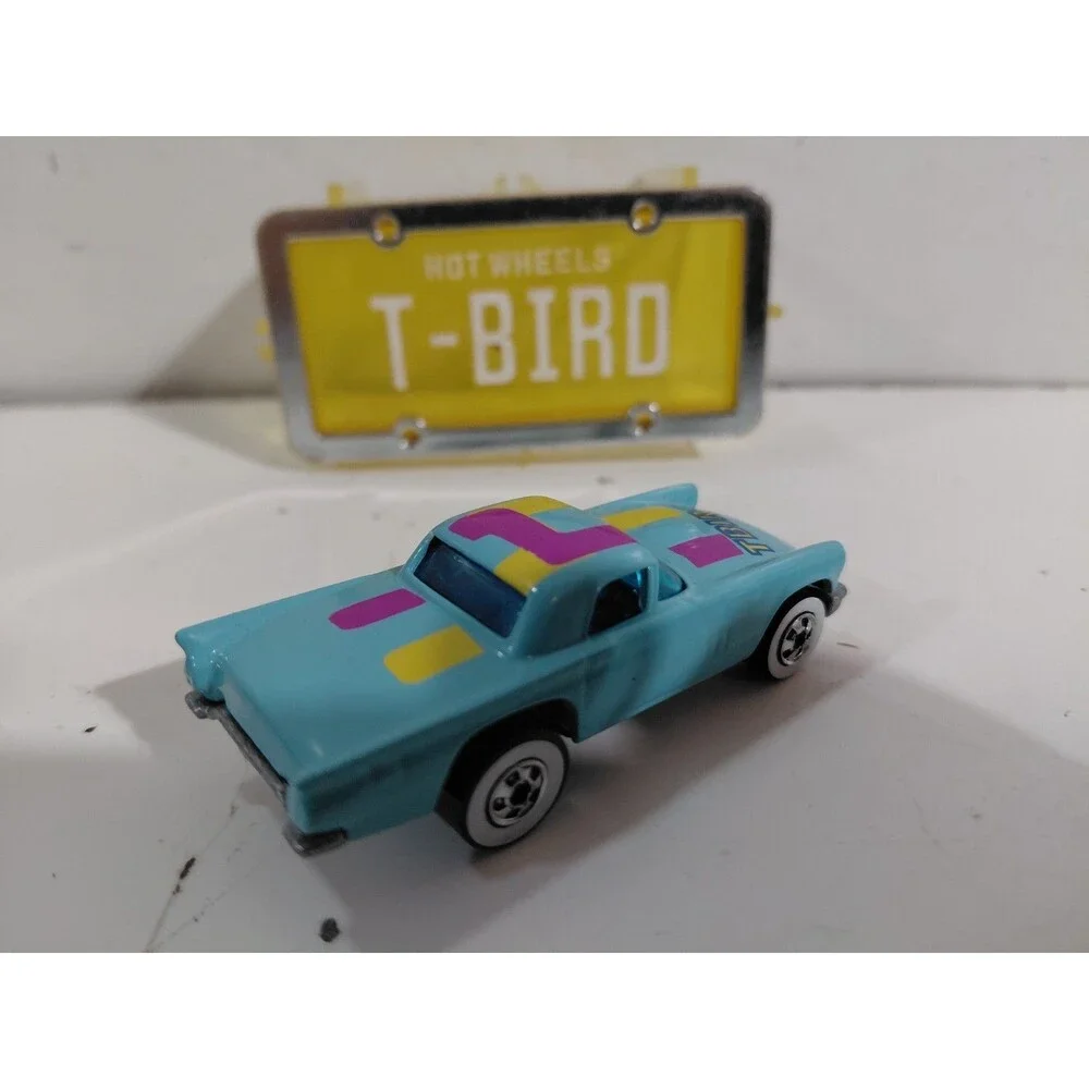 Hot Wheels Park N' Plates 1:64 Die Cast Ford Thunderbird Classic Car w/Case
